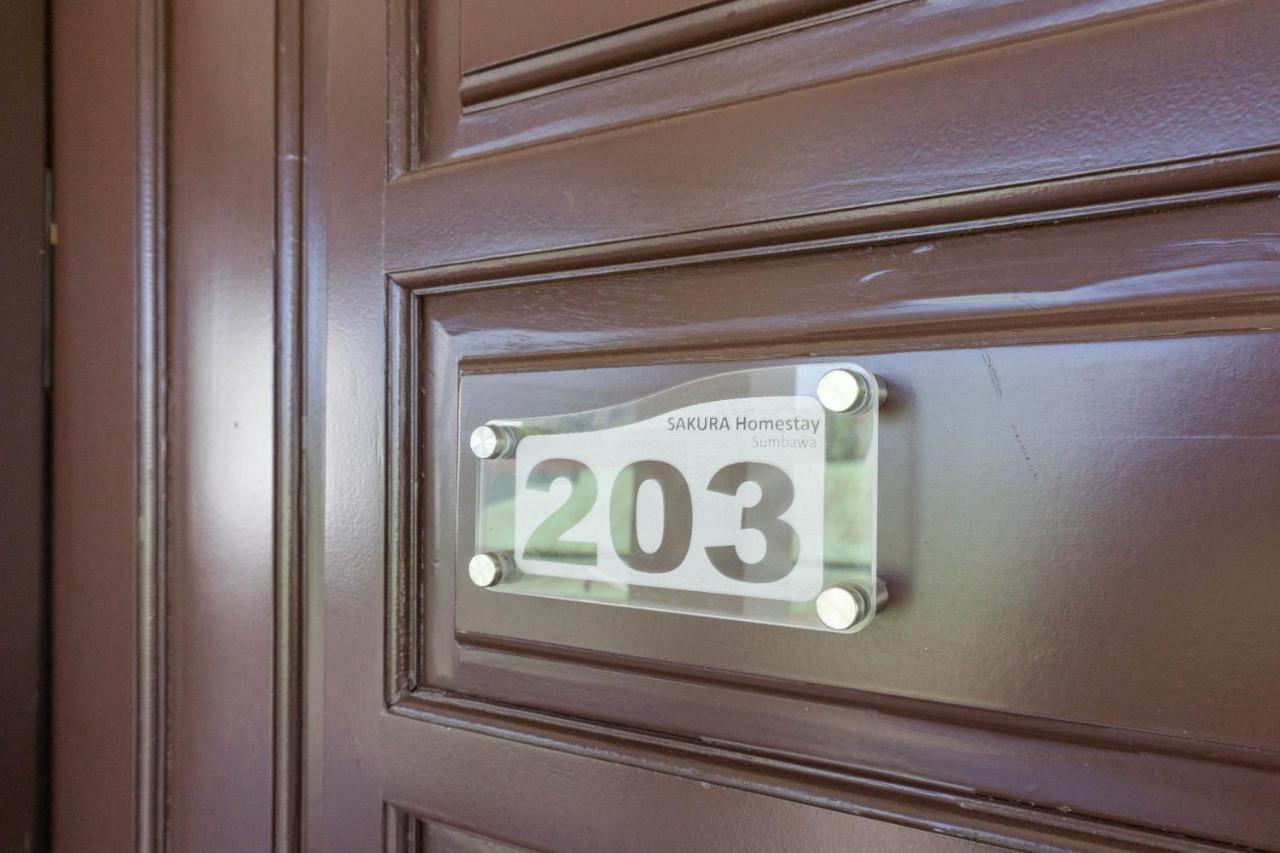 Reddoorz Syariah Near Sultan Muhammad Kaharuddin Airport Hotel Sumbawa Besar Esterno foto