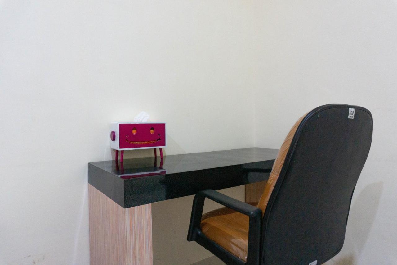 Reddoorz Syariah Near Sultan Muhammad Kaharuddin Airport Hotel Sumbawa Besar Esterno foto