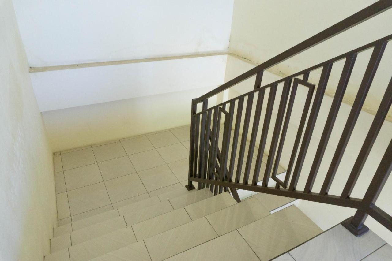 Reddoorz Syariah Near Sultan Muhammad Kaharuddin Airport Hotel Sumbawa Besar Esterno foto
