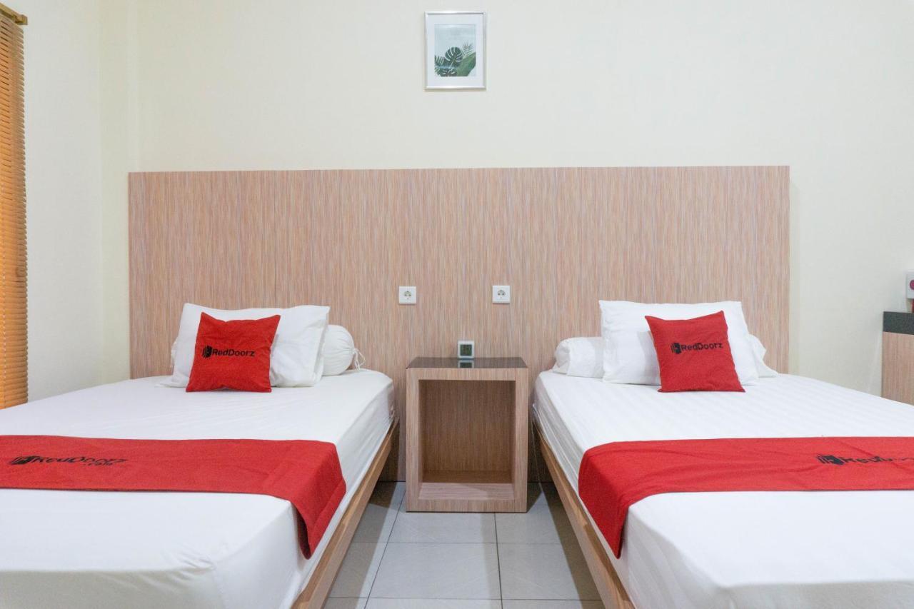 Reddoorz Syariah Near Sultan Muhammad Kaharuddin Airport Hotel Sumbawa Besar Esterno foto